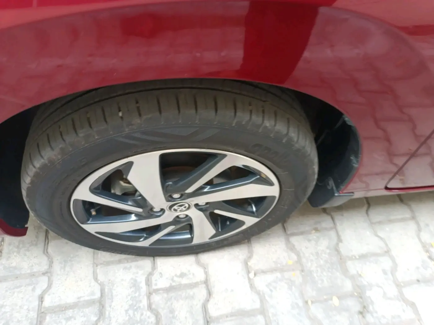 2024 Toyota Glanza V AMT, Petrol, Automatic, 8,046 km, tyre