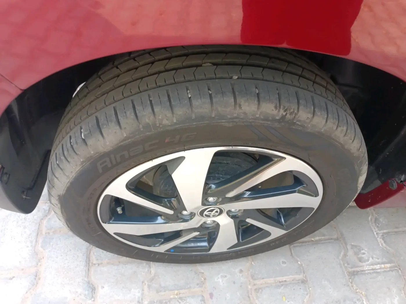 2024 Toyota Glanza V AMT, Petrol, Automatic, 8,046 km, tyre