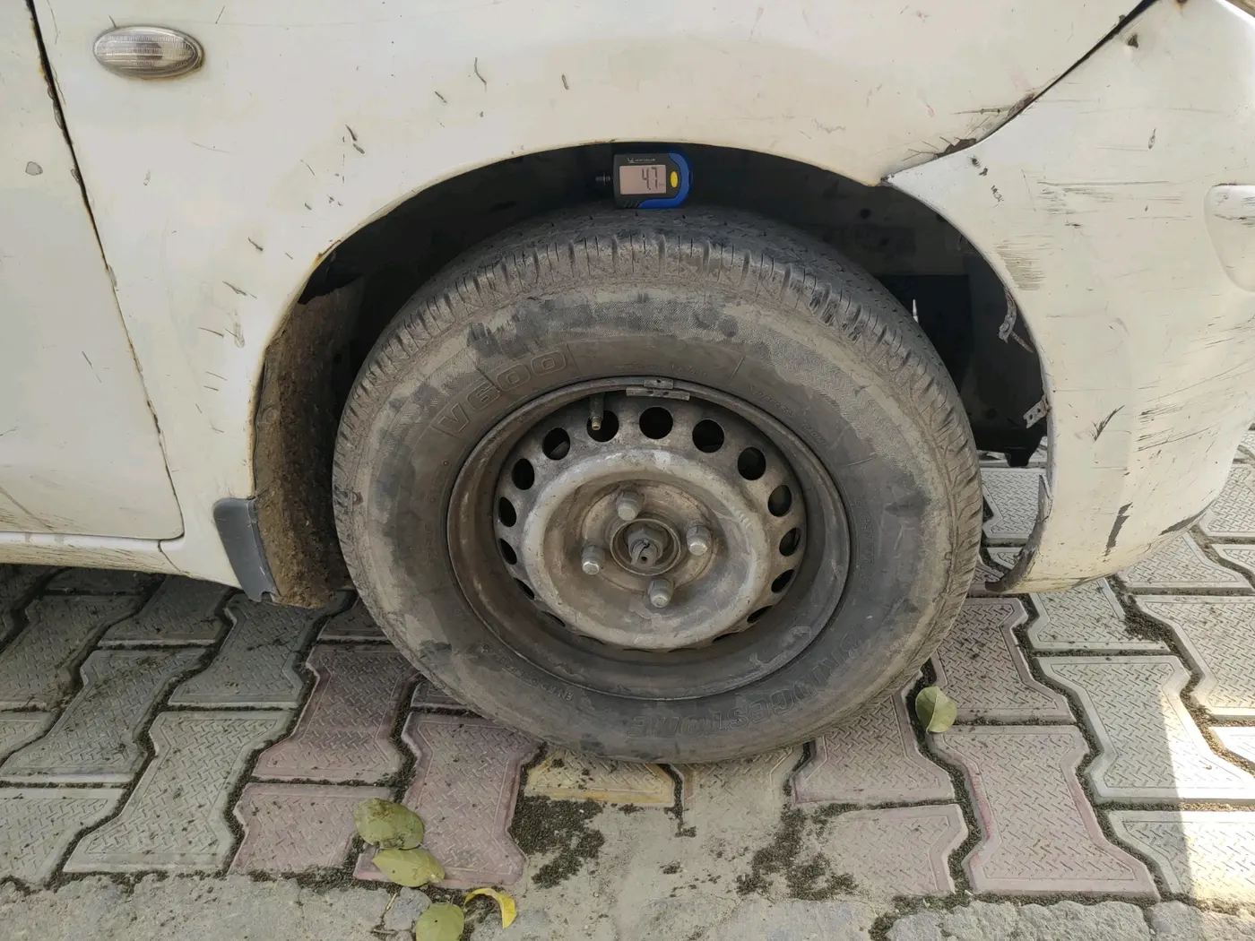 2013 Nissan Micra Active XL, CNG, Manual, 1,61,850 km, tyre