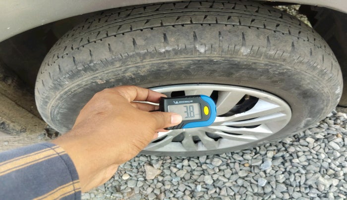 2014 Maruti Swift VDI, Diesel, Manual, 2,00,639 km, tyre