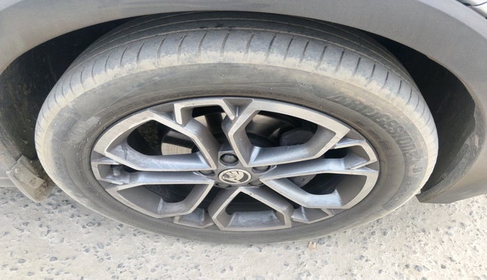 2023 Skoda KUSHAQ STYLE 1.0L TSI AT, Petrol, Automatic, 1,00,820 km, tyre