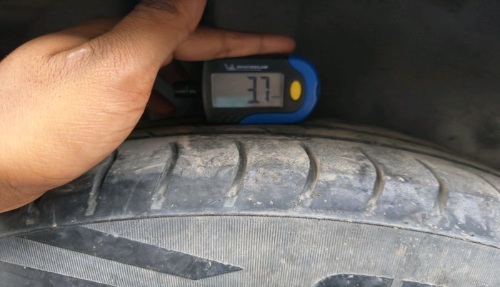 2015 Maruti Swift VDI, Diesel, Manual, 1,67,920 km, tyre