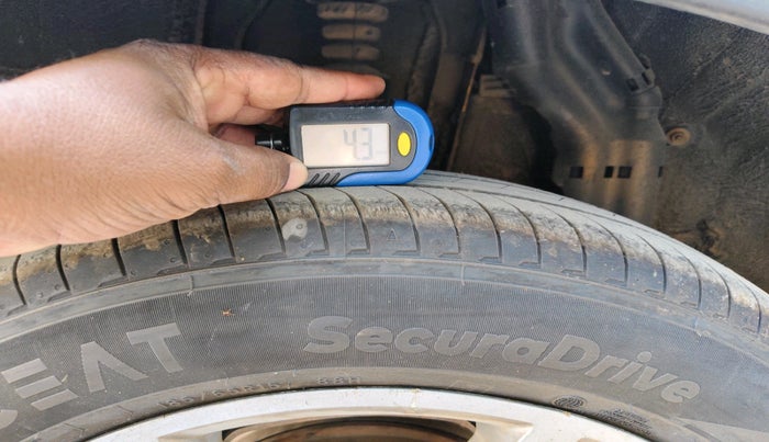 2021 Renault TRIBER RXZ, Petrol, Manual, 97,998 km, tyre