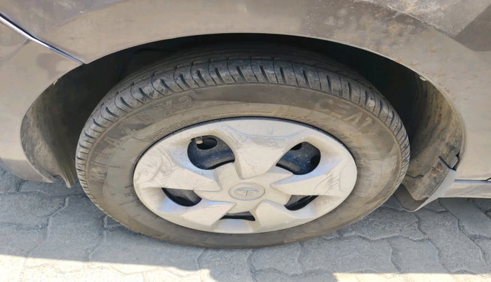 2017 Tata Tiago XT PETROL, Petrol, Manual, 26,587 km, tyre