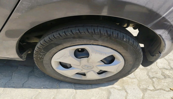 2017 Tata Tiago XT PETROL, Petrol, Manual, 26,587 km, tyre