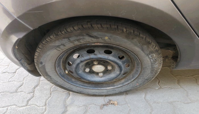 2017 Tata Tiago XT PETROL, Petrol, Manual, 26,587 km, tyre