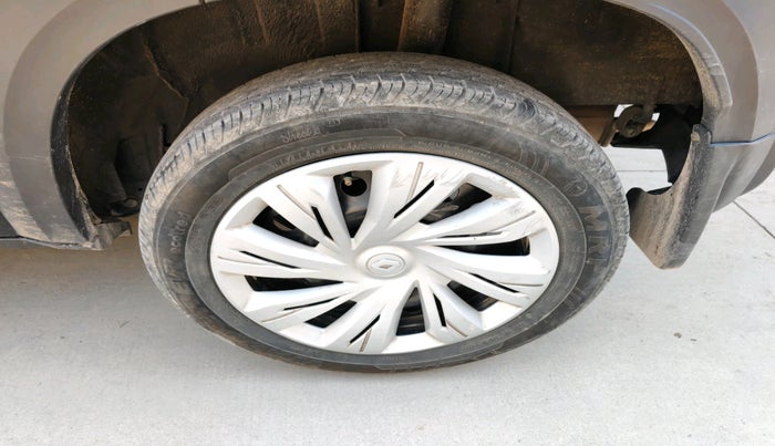 2025 Renault Kiger RXL MT, Petrol, Manual, 28,194 km, tyre