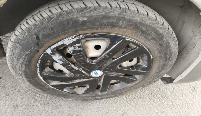 2014 Maruti Wagon R 1.0 LXI, Petrol, Manual, 1,22,337 km, tyre