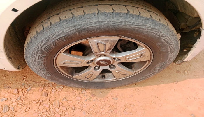 2015 Mahindra XUV500 W8, Diesel, Manual, 1,00,990 km, tyre