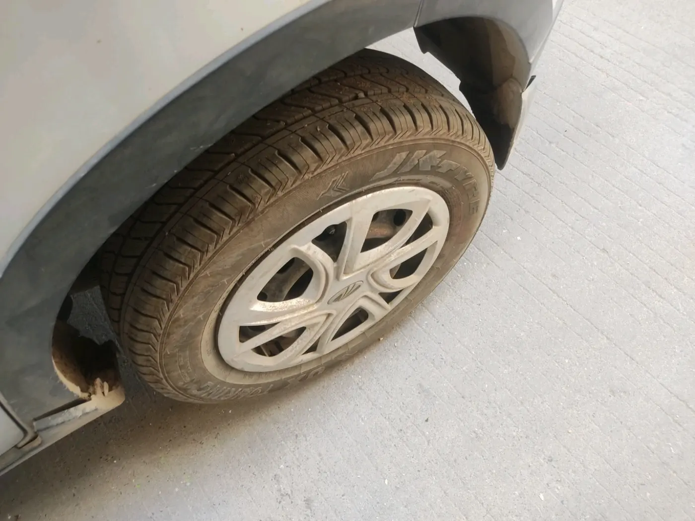 2016 Mahindra Kuv100 K4 PLUS D 6 STR, Diesel, Manual, 64,708 km, tyre