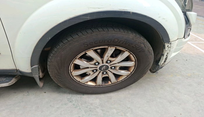 2016 Mahindra XUV500 W10, Diesel, Manual, 1,48,877 km, tyre