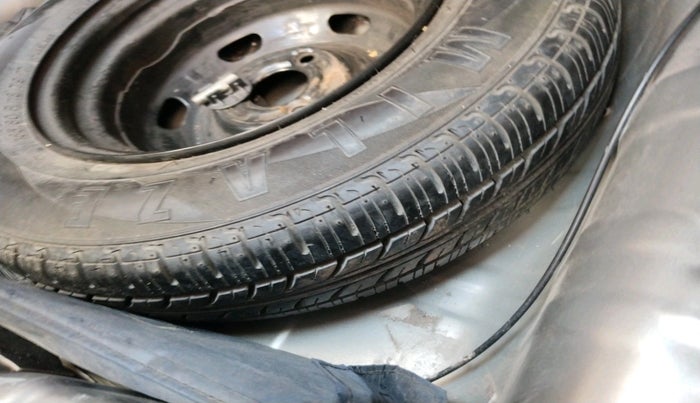 2017 Renault Kwid RXL 1.0 AMT, Petrol, Automatic, 33,352 km, tyre