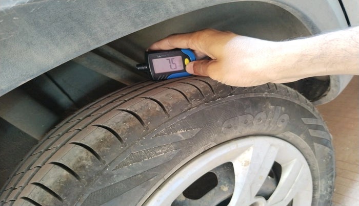 2017 Renault Kwid RXL 1.0 AMT, Petrol, Automatic, 33,352 km, tyre