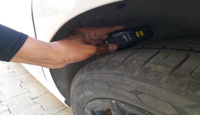 2019 Volkswagen Polo HIGHLINE PLUS 1.0 16 ALLOY, Petrol, Manual, 93,374 km, tyre