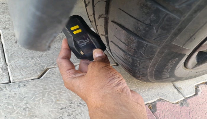 2019 Volkswagen Polo HIGHLINE PLUS 1.0 16 ALLOY, Petrol, Manual, 93,374 km, tyre