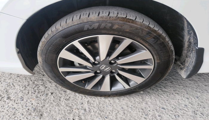 2025 Honda City 1.5L I-VTEC V, Petrol, Manual, 2,992 km, tyre