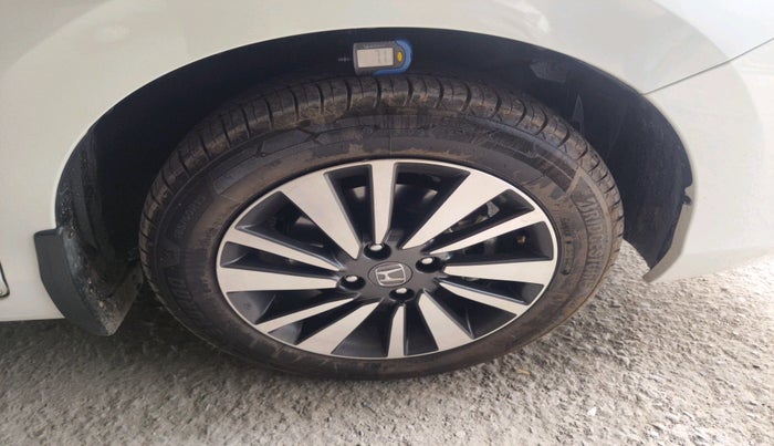 2025 Honda City 1.5L I-VTEC V, Petrol, Manual, 2,992 km, tyre