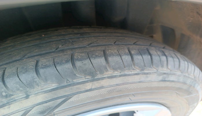 2017 Maruti Swift VXI, Petrol, Manual, 66,081 km, tyre