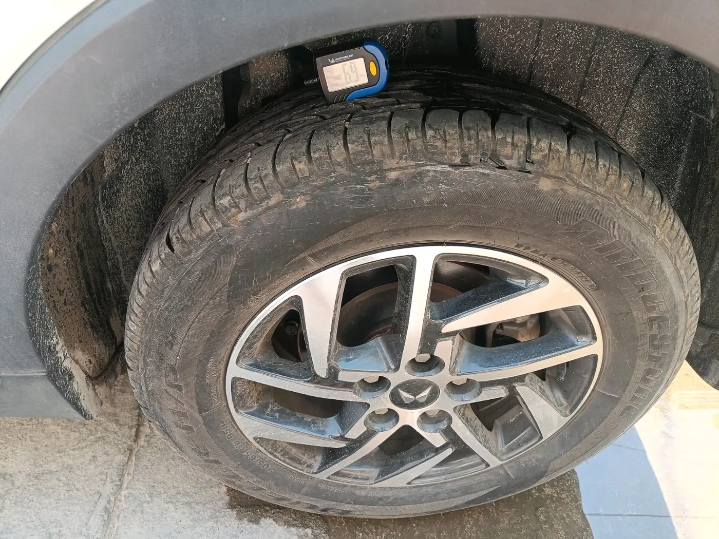 2024 Mahindra XUV300 W8 (O) 1.2 PETROL, Petrol, Manual, 17,596 km, tyre