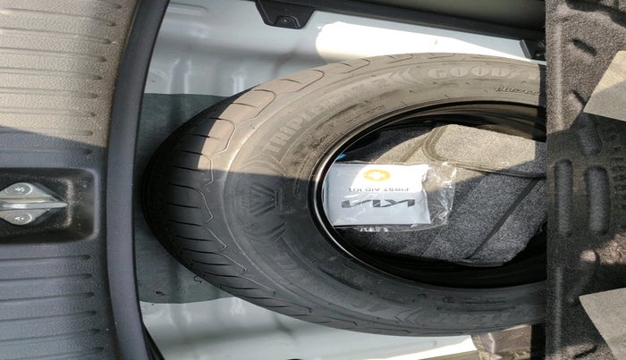 2024 KIA SELTOS  HTE 1.5 PETROL MT, Petrol, Manual, 5,704 km, tyre