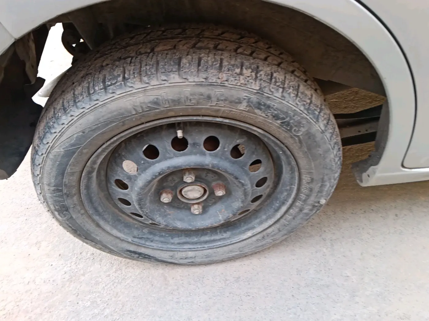 2013 Maruti Wagon R 1.0 VXI, Petrol, Manual, 98,632 km, tyre