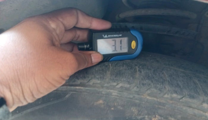 2014 Volkswagen Polo HIGHLINE DIESEL, Diesel, Manual, 1,33,940 km, tyre