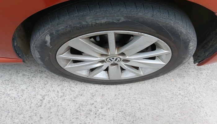 2014 Volkswagen Polo HIGHLINE DIESEL, Diesel, Manual, 1,33,940 km, tyre