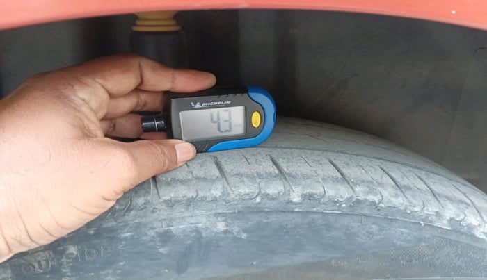 2014 Volkswagen Polo HIGHLINE DIESEL, Diesel, Manual, 1,33,940 km, tyre