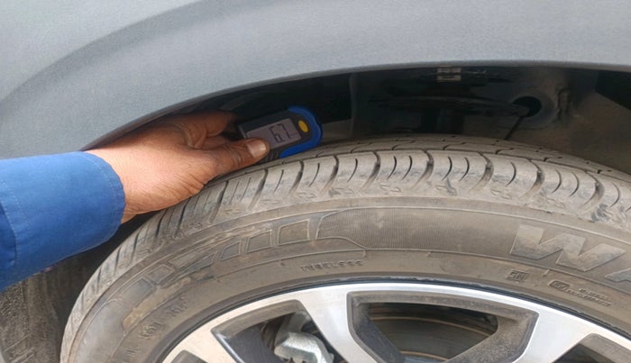 2025 Maruti XL6 ALPHA AT, Petrol, Automatic, 2,187 km, tyre