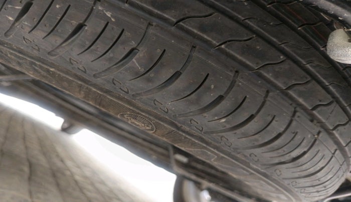 2025 Maruti XL6 ALPHA AT, Petrol, Automatic, 2,187 km, tyre