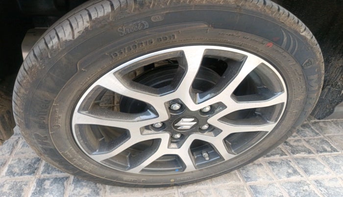 2025 Maruti XL6 ALPHA AT, Petrol, Automatic, 2,187 km, tyre