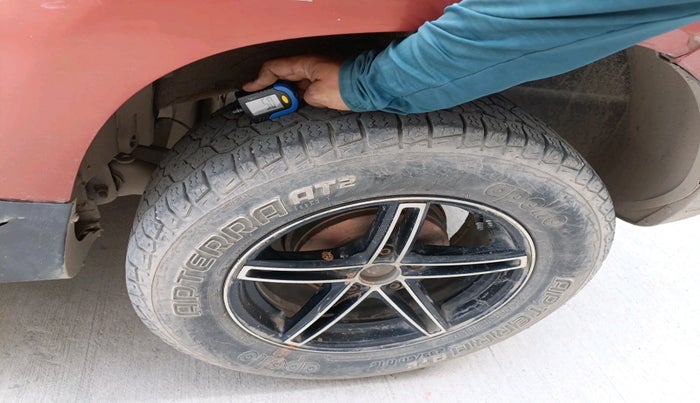 2016 Renault Duster RXL PETROL, Petrol, Manual, 1,21,890 km, tyre