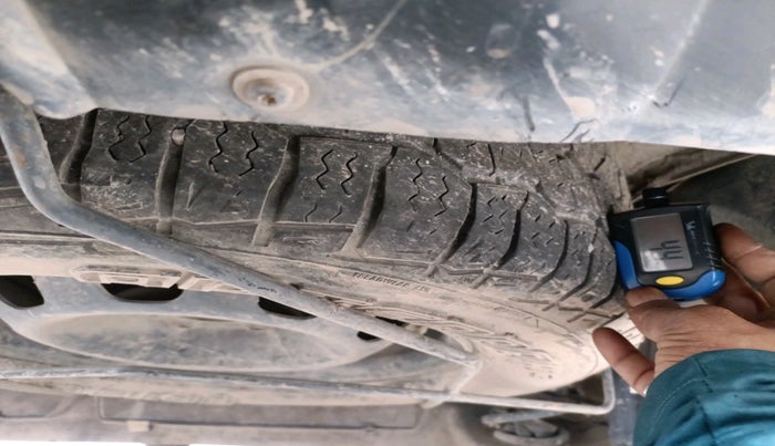 2016 Renault Duster RXL PETROL, Petrol, Manual, 1,21,890 km, tyre