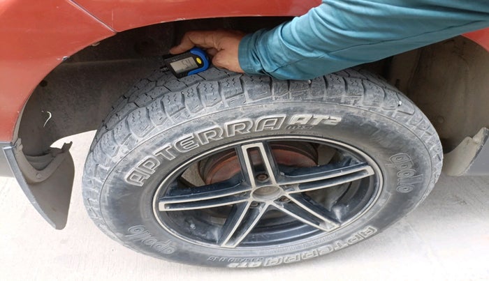 2016 Renault Duster RXL PETROL, Petrol, Manual, 1,21,890 km, tyre