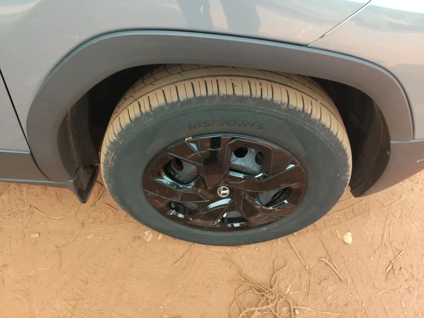 2022 Tata PUNCH ADVENTURE AMT, Petrol, Automatic, 25,146 km, tyre