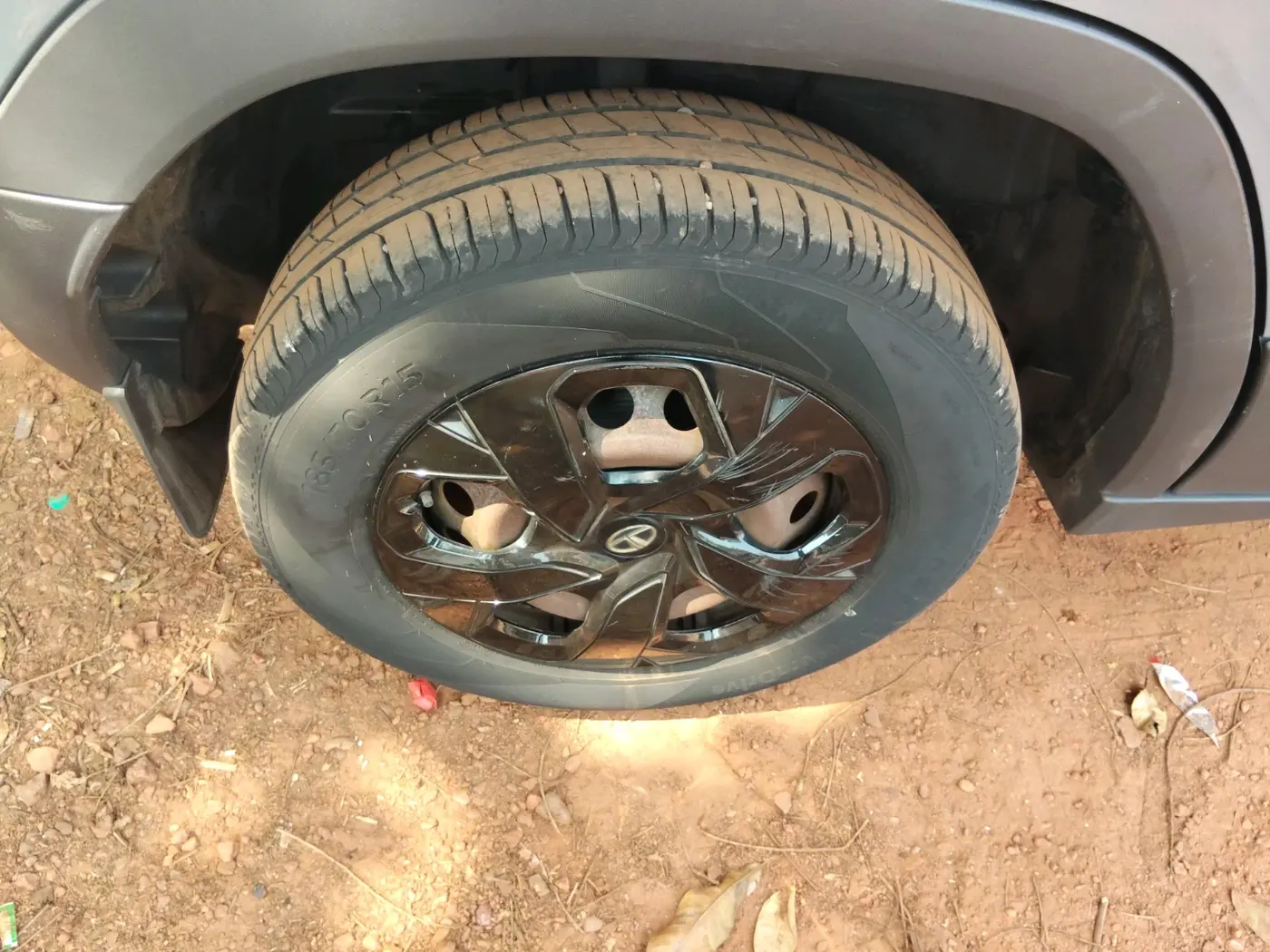 2022 Tata PUNCH ADVENTURE AMT, Petrol, Automatic, 25,146 km, tyre