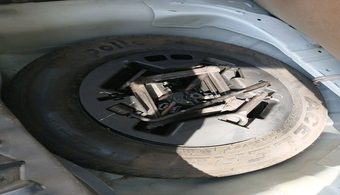 2011 Hyundai i10 MAGNA 1.1, Petrol, Manual, 80,458 km, tyre