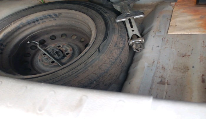 2015 Maruti Celerio VXI, Petrol, Manual, 1,11,752 km, tyre