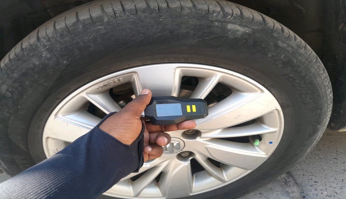 2015 Maruti Swift ZDI, Diesel, Manual, 1,02,889 km, tyre