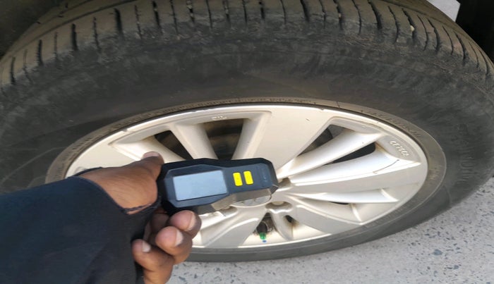 2015 Maruti Swift ZDI, Diesel, Manual, 1,02,889 km, tyre