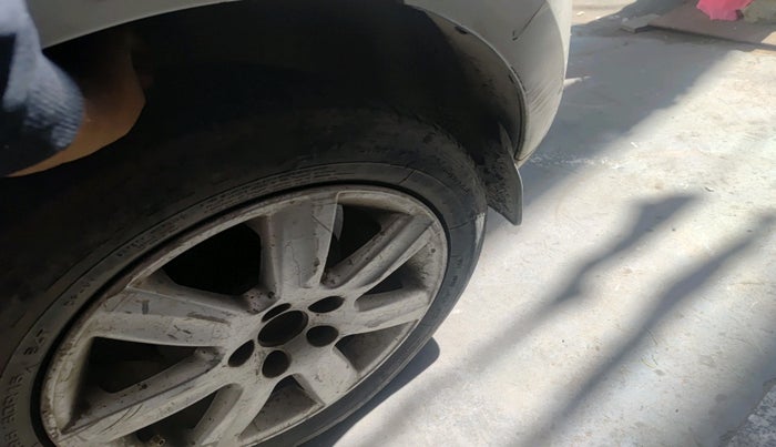 2011 Volkswagen Polo COMFORTLINE 1.2L PETROL, Petrol, Manual, 1,01,342 km, tyre