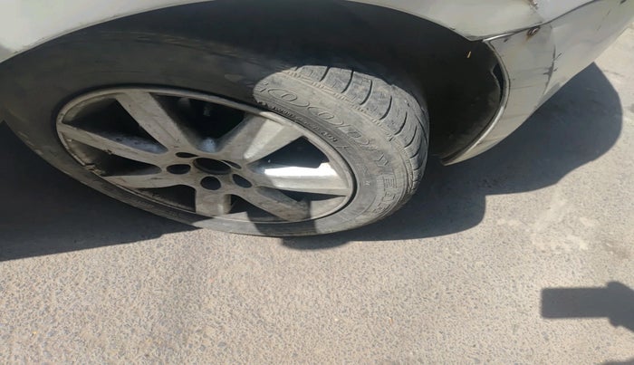 2011 Volkswagen Polo COMFORTLINE 1.2L PETROL, Petrol, Manual, 1,01,342 km, tyre