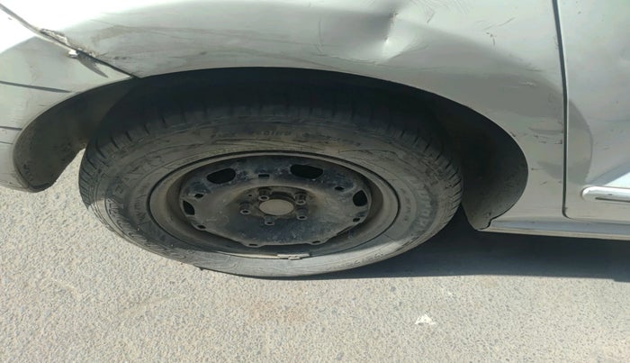 2011 Volkswagen Polo COMFORTLINE 1.2L PETROL, Petrol, Manual, 1,01,342 km, tyre