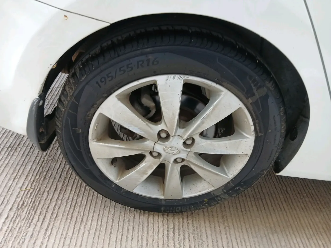 2011 Hyundai Verna FLUIDIC 1.6 VTVT SX, Petrol, Manual, 9,999 km, tyre