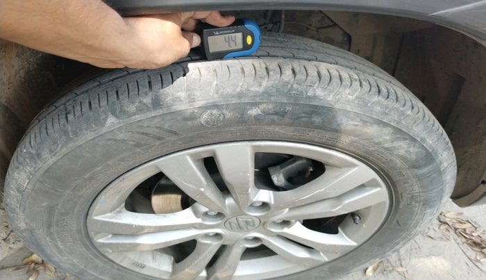 2017 Maruti Vitara Brezza ZDI PLUS, Diesel, Manual, 97,481 km, tyre