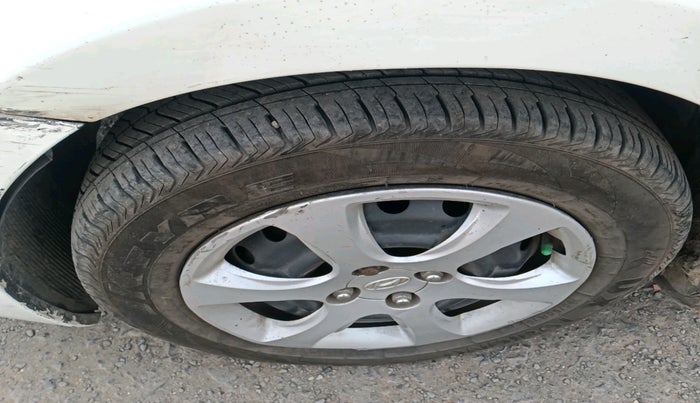 2013 Hyundai Verna FLUIDIC 1.4 CRDI, Diesel, Manual, 1,53,033 km, tyre