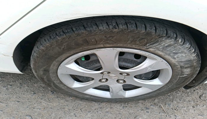 2013 Hyundai Verna FLUIDIC 1.4 CRDI, Diesel, Manual, 1,53,033 km, tyre