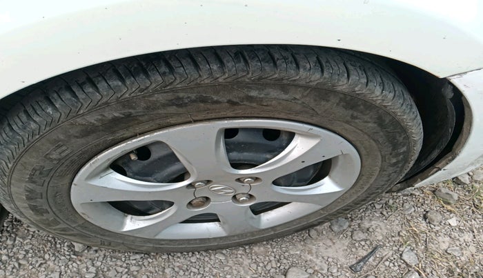 2013 Hyundai Verna FLUIDIC 1.4 CRDI, Diesel, Manual, 1,53,033 km, tyre