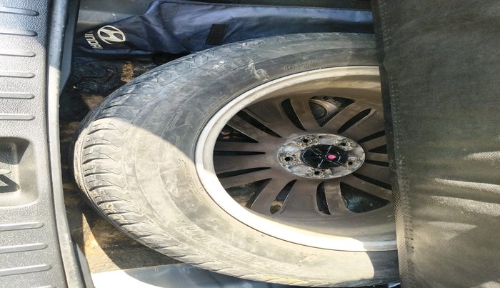 2018 Hyundai Tucson GLS 2WD AT PETROL, Petrol, Automatic, 77,809 km, tyre