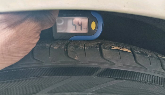 2012 Ford Fiesta TITANIUM DIESEL, Diesel, Manual, 1,04,320 km, tyre